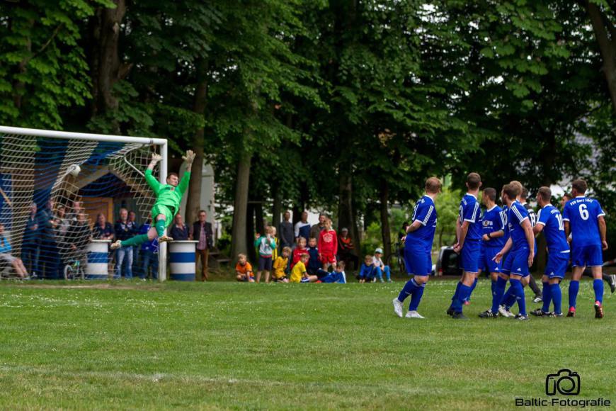 André Kowalski erzielt per Freistoß das 2:0.