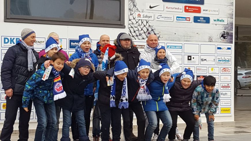 D-Junioren unterstützten den FCH beim Heimspiel