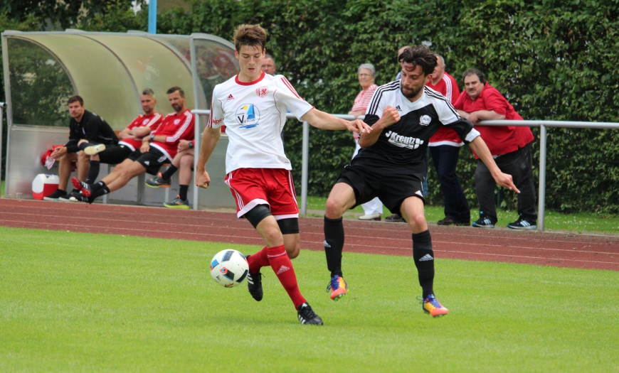 Alexander Bley (r.) im Spiel gegen den GFC