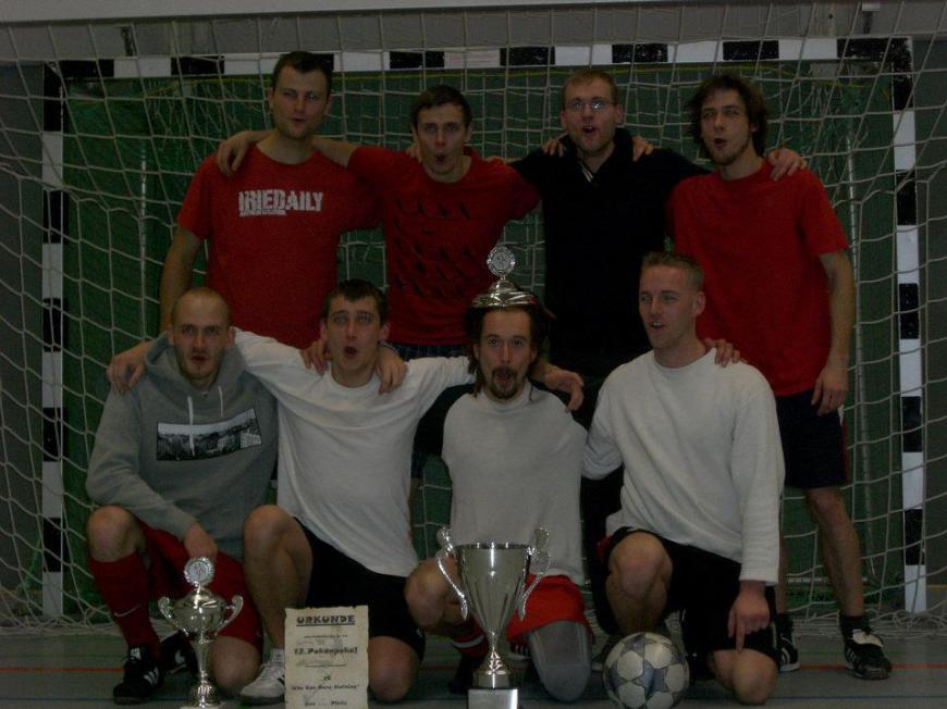 FC Who Can Here Nothing verteidigte Pokenpokal
