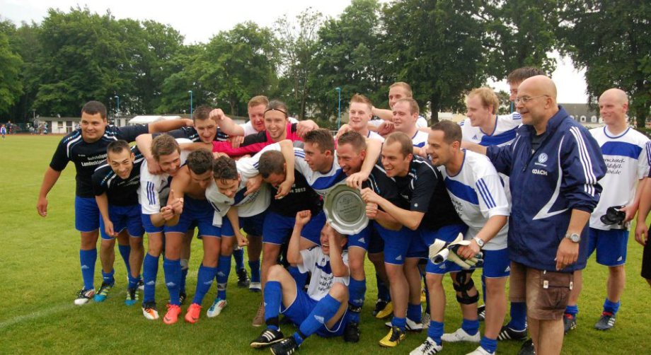 Blau-Weiß 50 Baabe feiert Meisterschaft in der Kreisoberliga 2012 und Aufstieg in die Landesklasse